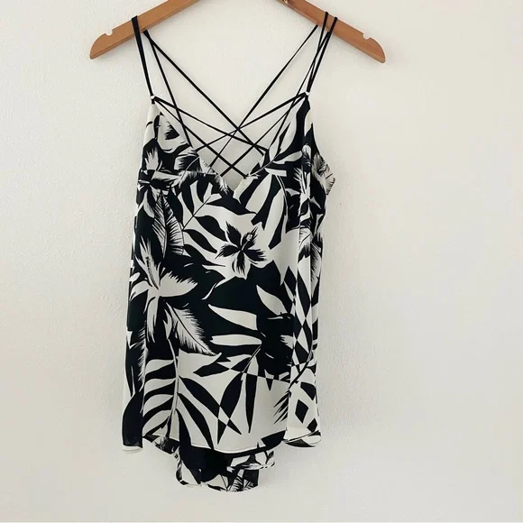 Express White And Black Strappy Spaghetti Strap Floral Camisole Tank Top - Picture 3 of 5